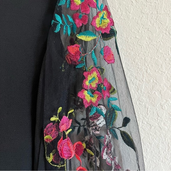 2/$30 Umgee Black and Pink Blouse with Boxy Style and 3/4 Sleeves - Picture 7 of 16